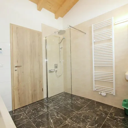 Lift, Cleaning Included *